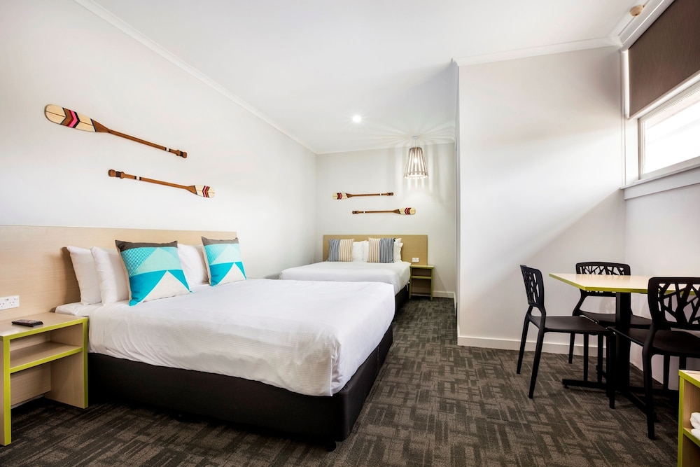 Nightcap At Caringbah Hotel 10/53