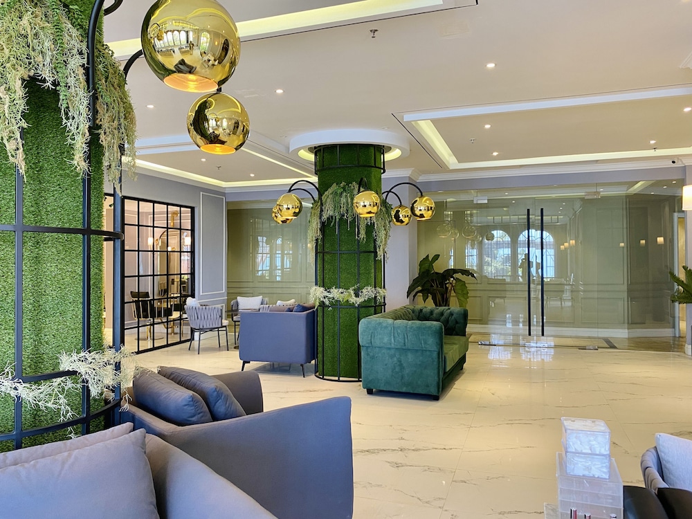 Grand Eska Hotel & Suites 32/38