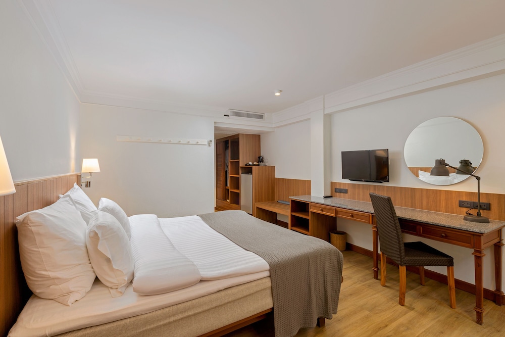 Sunprime Kamala Beach 6/35