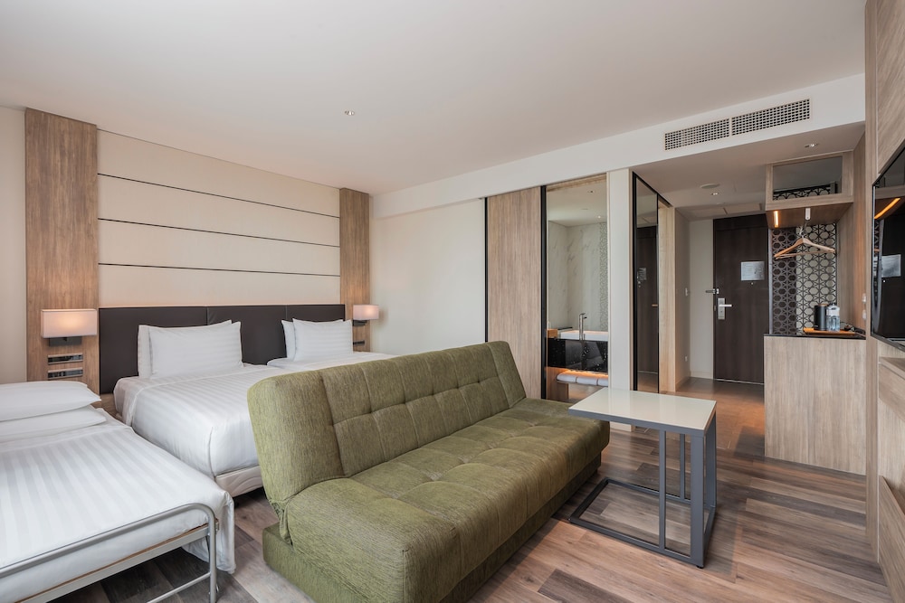 DELUXE, TRIPLE, 3 BEDS