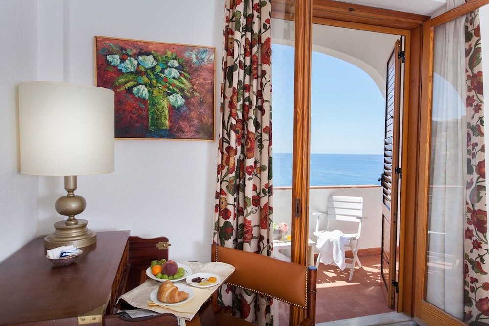 Grand Hotel De Rose 34/65