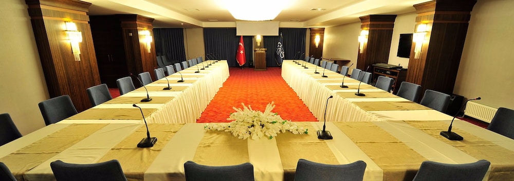 GRAND CENAS HOTEL 18/20