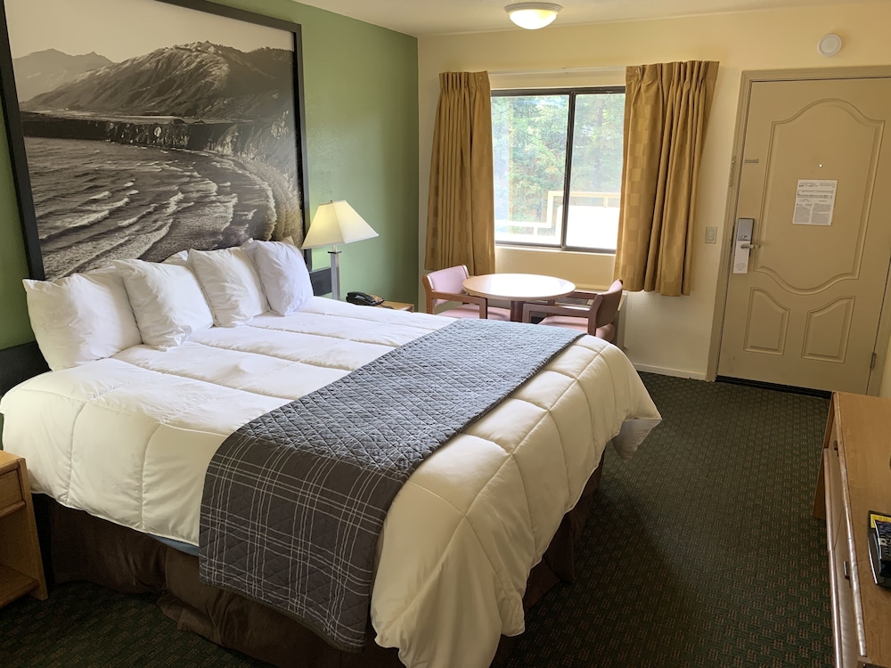 STANDARD, QUEEN BED, MOUNTAIN VIEW, ACCESSIBLE