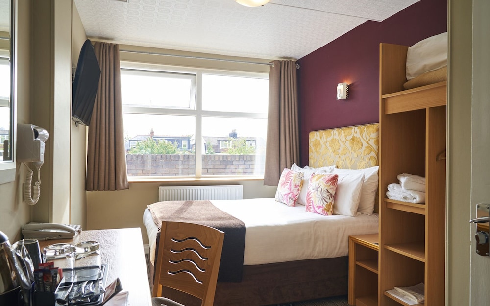 Antoinette Hotel Wimbledon 30/48