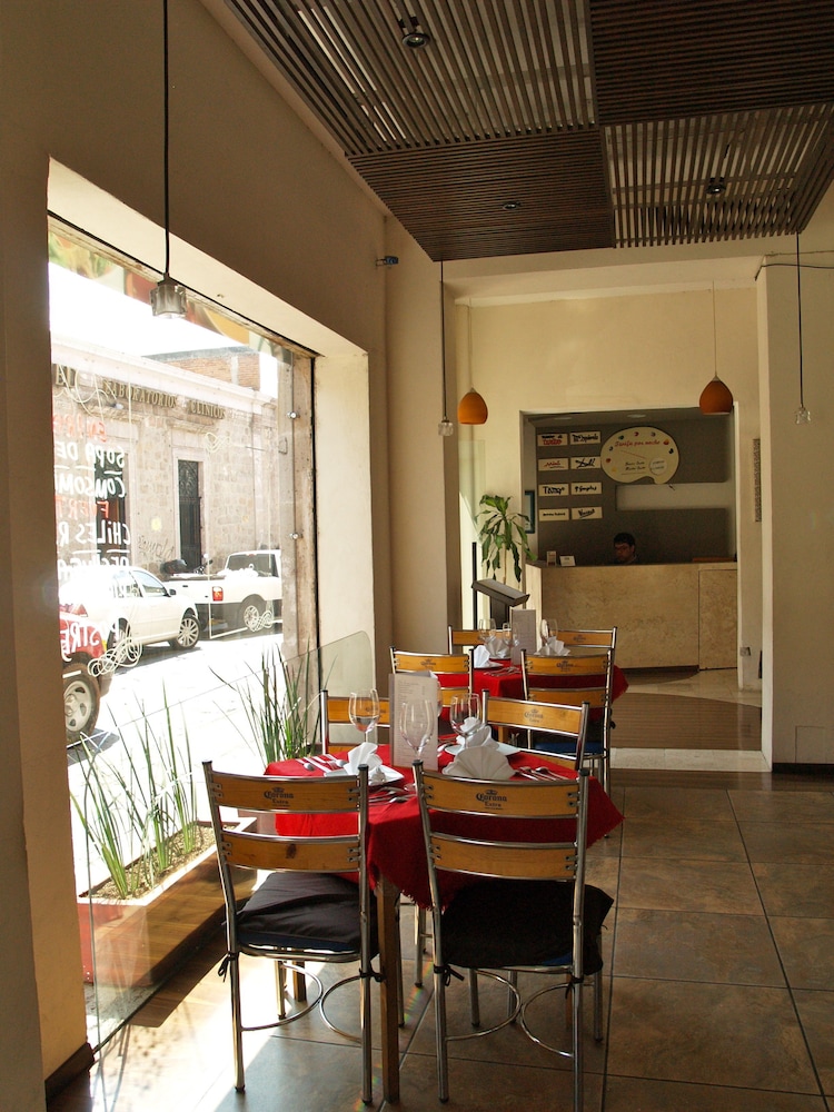 Galeria Hotel And Suites 54/67