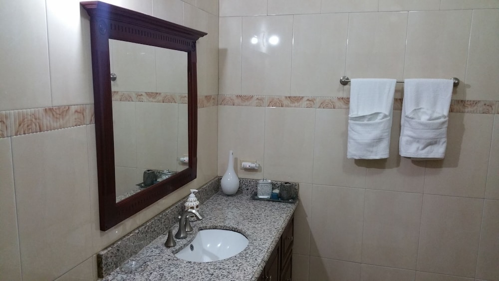 Modern London Decor Guest Apartments 40/50