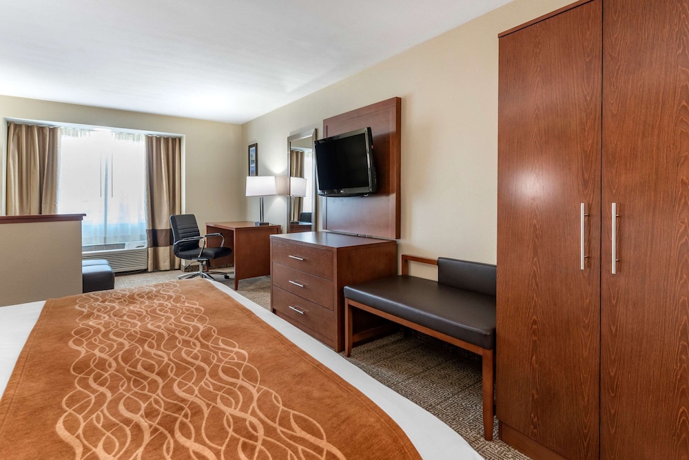 Comfort Inn Portland near I-84 and I-205 13/28