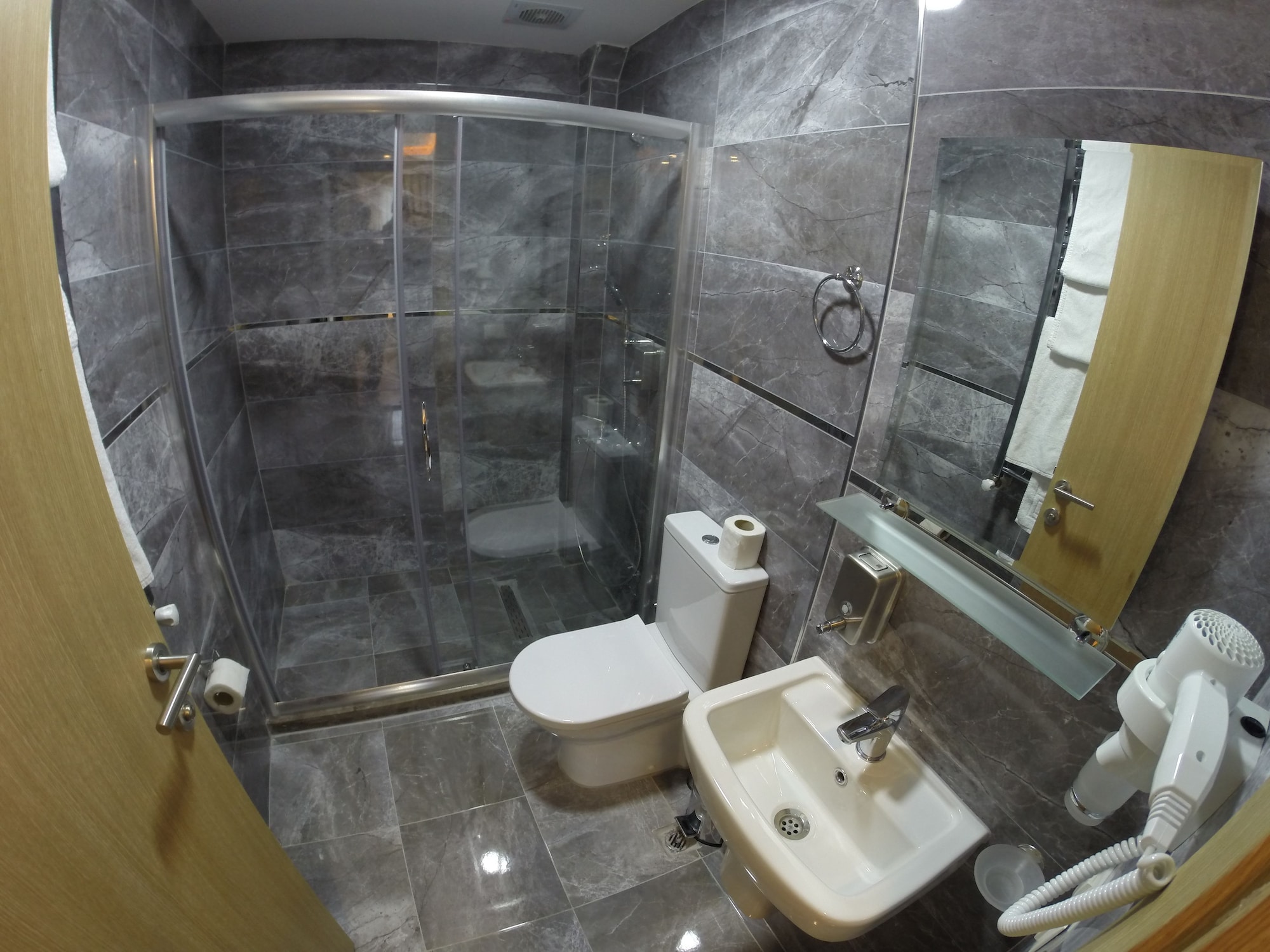 غرفة ديلوكس ثلاثية بسرير كوين مع أريكة، Meydan Suites 4/4