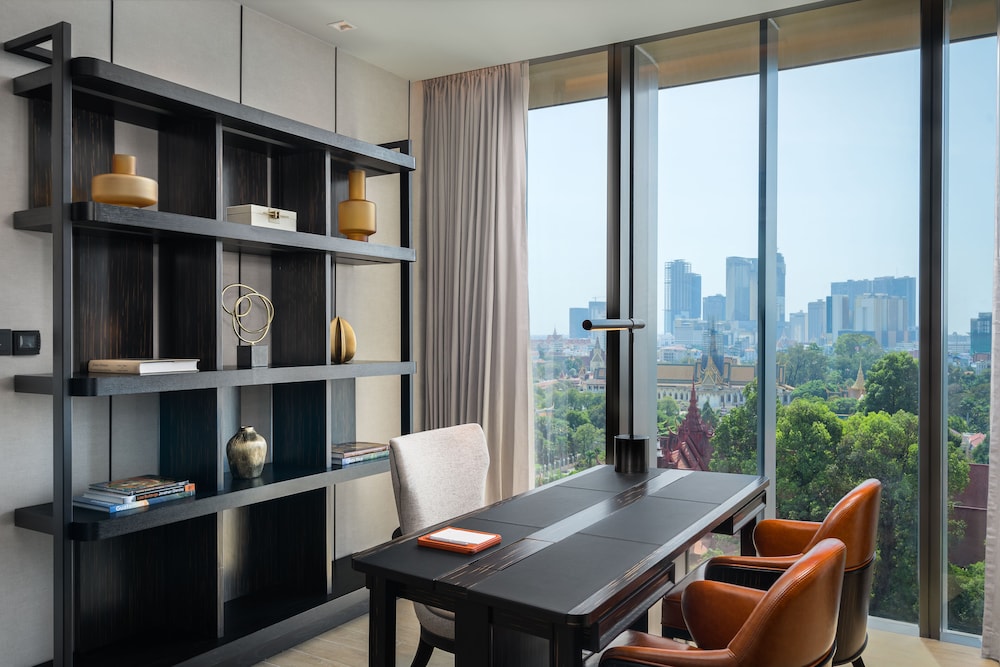 Hyatt Regency Phnom Penh 57/72
