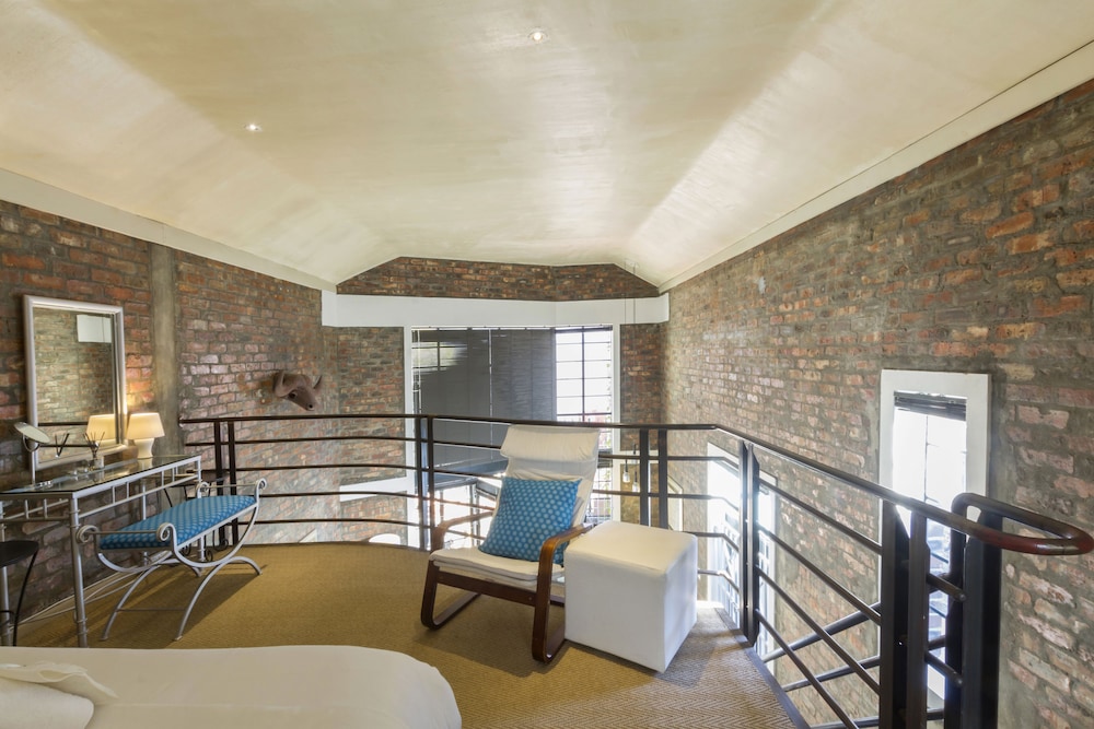 Chic Loft In The Heart Of Cape Town 17/29