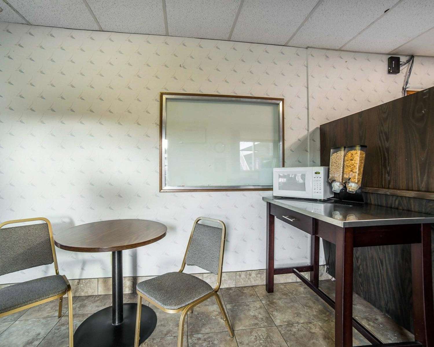 Rodeway Inn & Suites Arlington OR 27/29