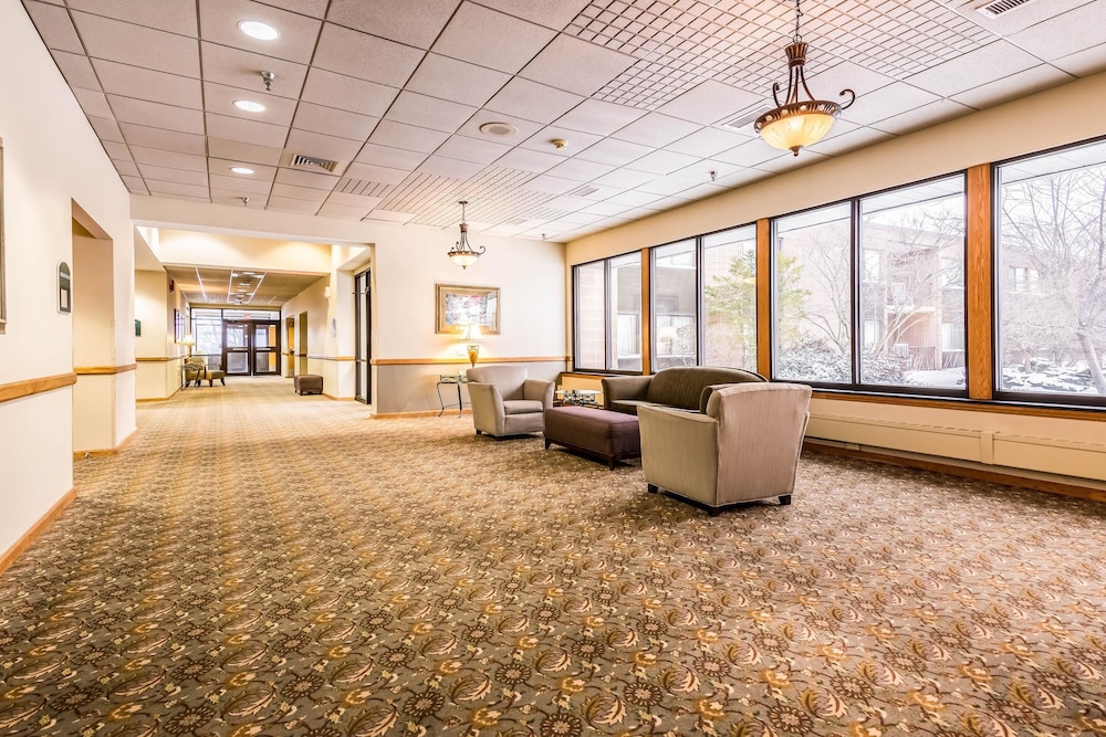The Lux Hotel & Conference Center, Ascend Hotel Collection 6/39