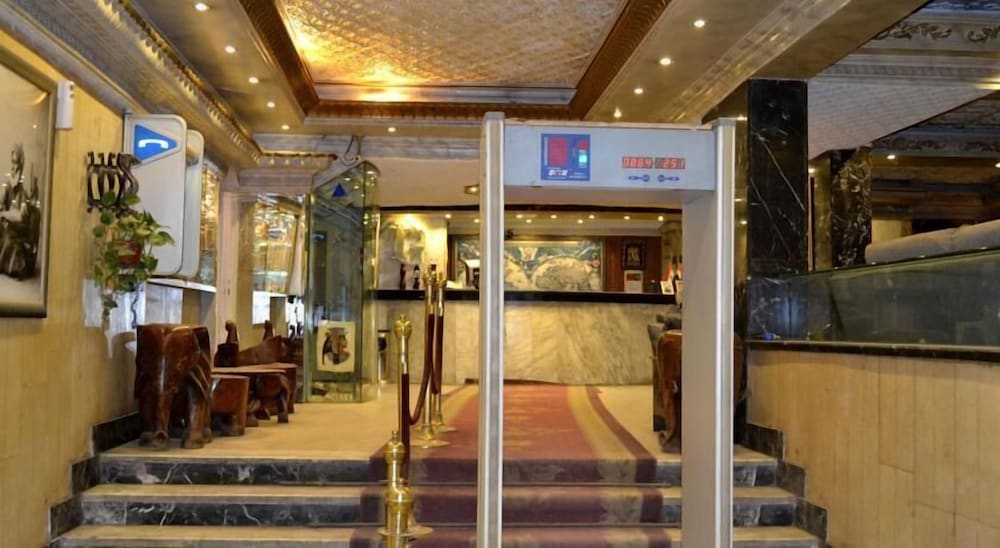 New Garden Palace Hotel 18/24