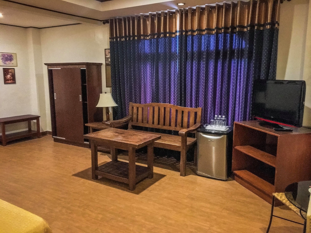 Subic Park Hotel 48/73
