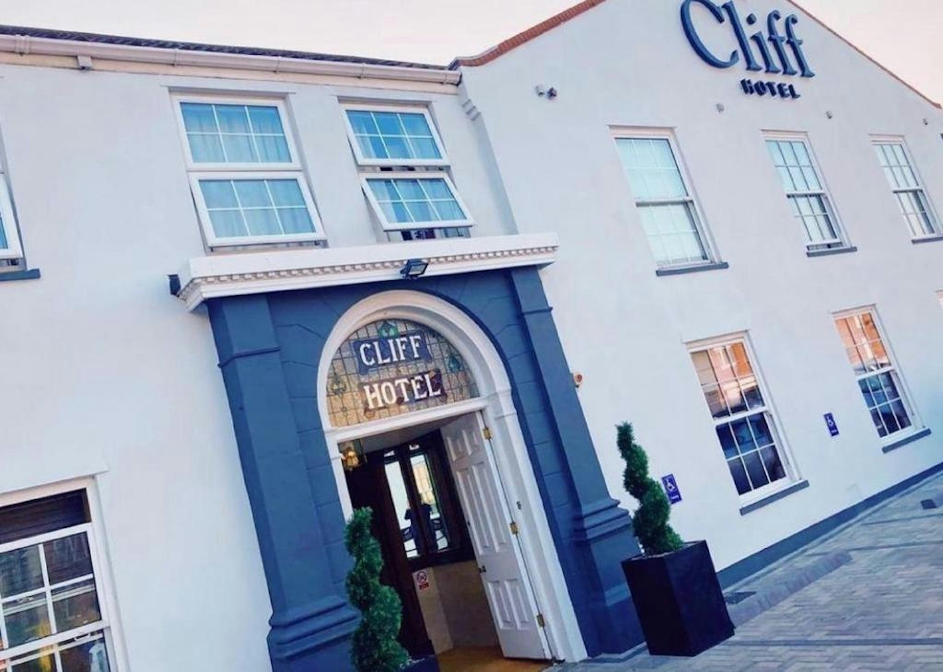 CBH Cliff Hotel 1/48