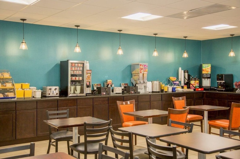 Days Inn By Wyndham Alexandria 16/19