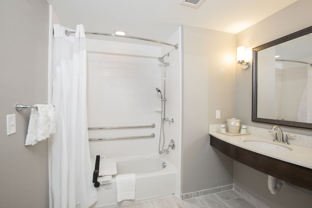HOLIDAY INN HOTEL SUITES CINCINNATI DOWNTOWN 11/56