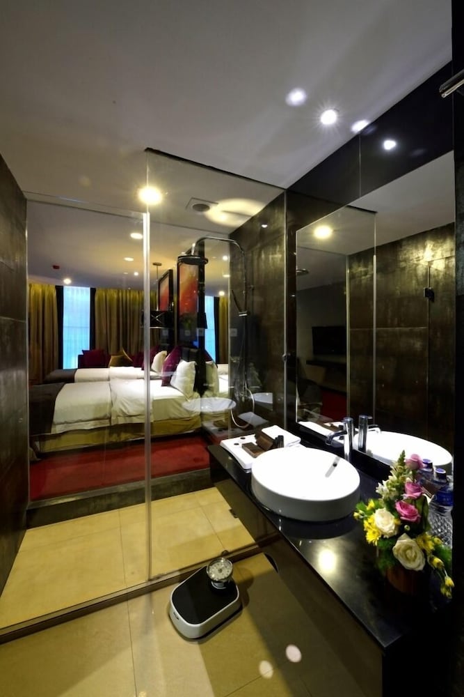 Amaroossa Cosmo Jakarta 50/50