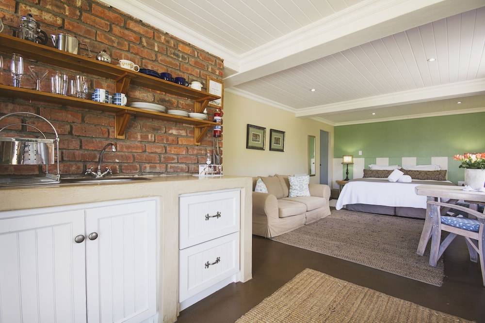 A Hilltop Country Retreat 10/50