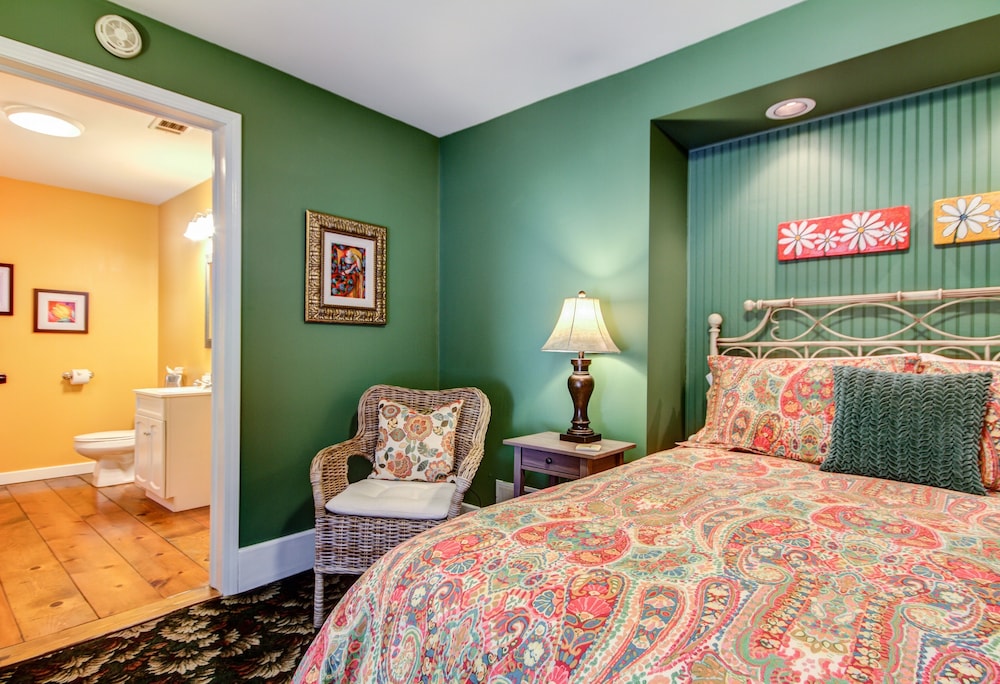 Twin Oaks Inn 24/69