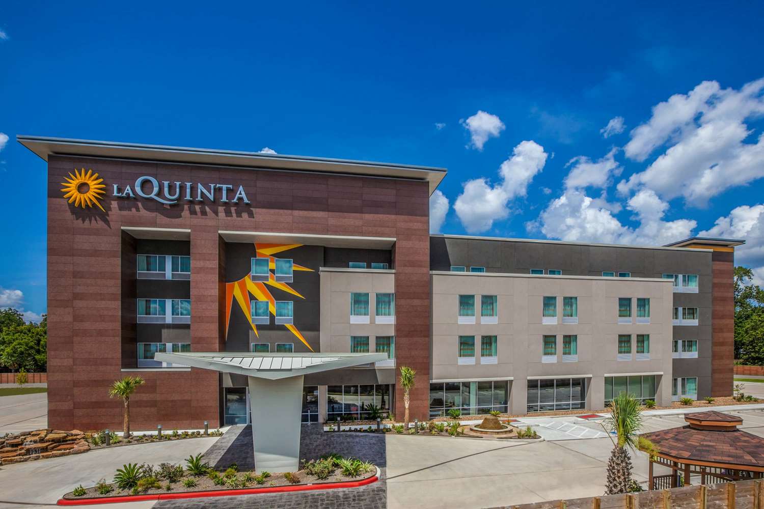 La Quinta Inn & Suites by Wyndham Houston East at Sheldon Rd 5/52