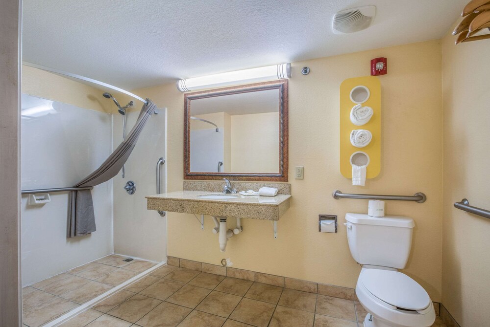 Rodeway Inn and Suites Macon 40/45
