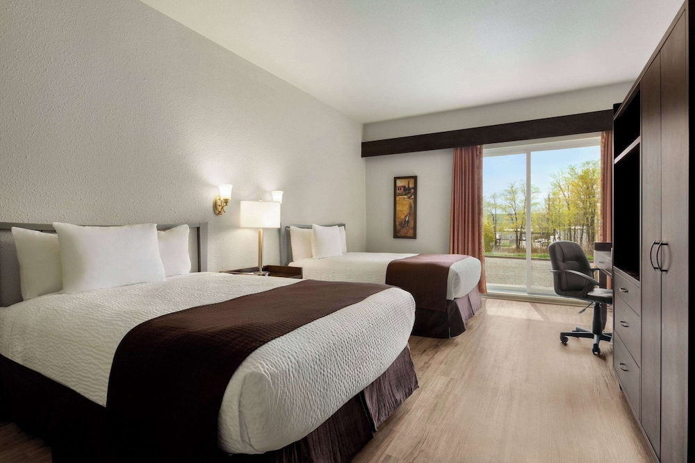 Drive Up, 2 Double Beds