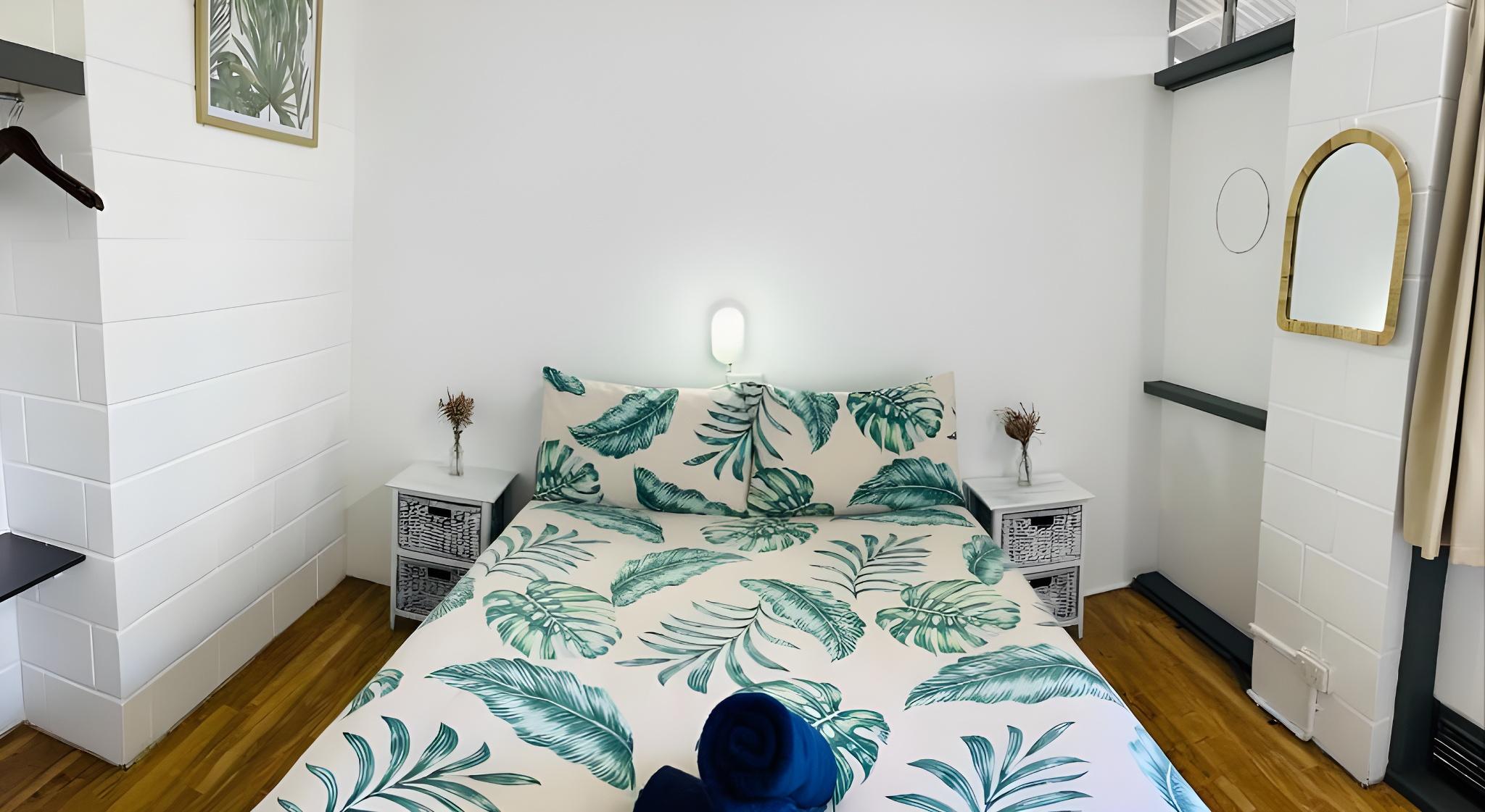 ROOM, DOUBLE BED, SHARED BATHROOM