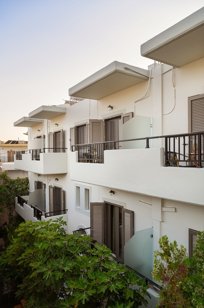 Avra Hotel 3/44