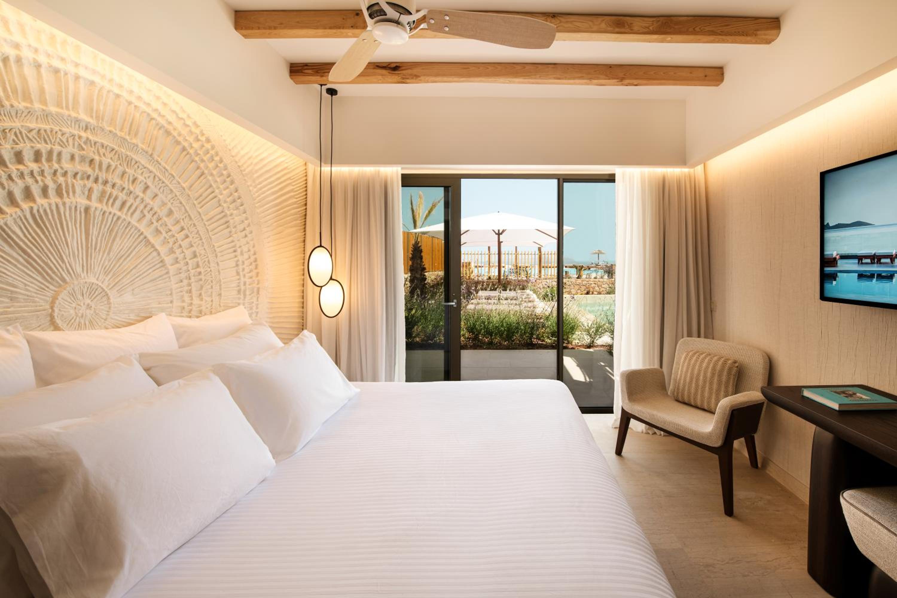 Superior, Suite, Queen Bed, Shared Pool, Sofa