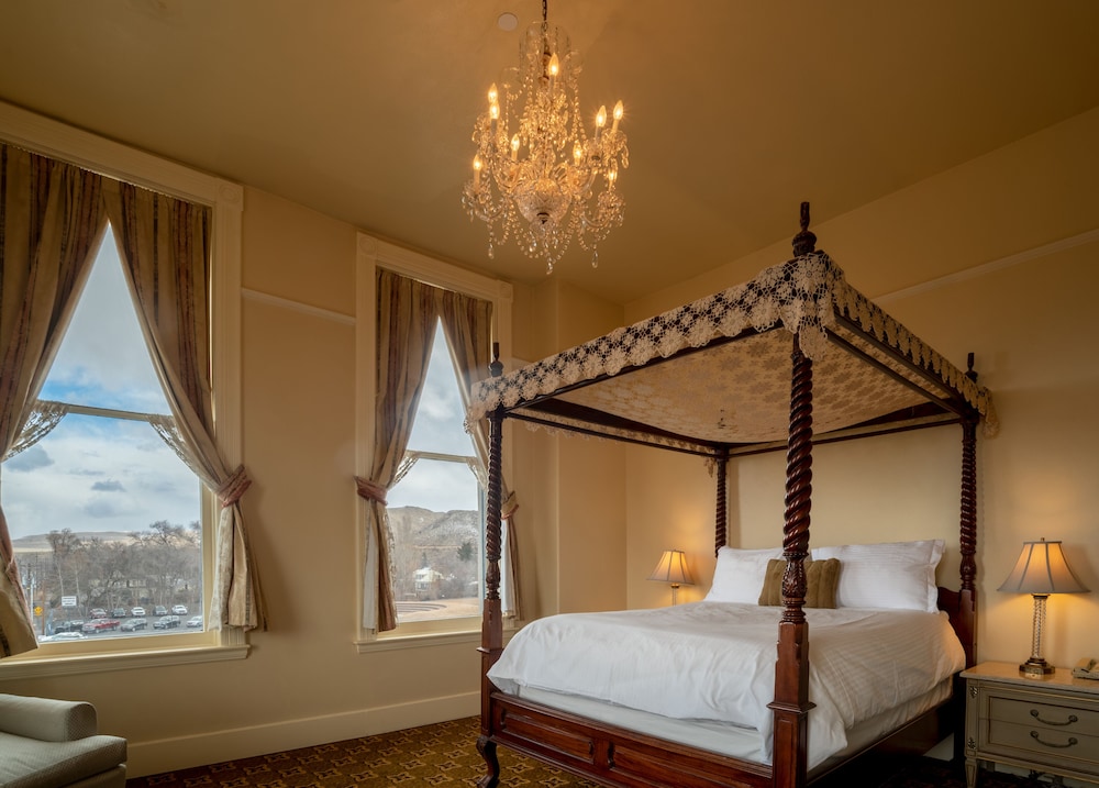 Romantic, 4 People, Queen Bed