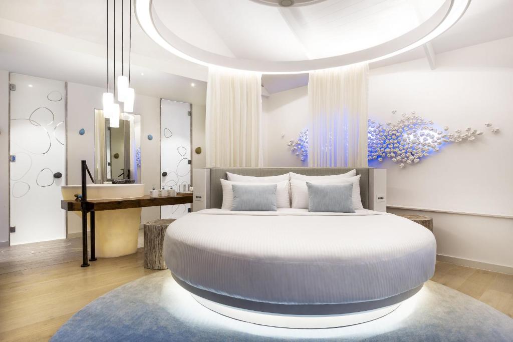 Pool Water Villa, Temptation, King Bed