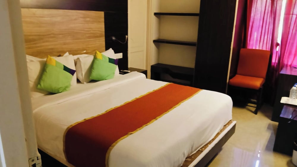 Hotel Crown Ahmedabad 14/43