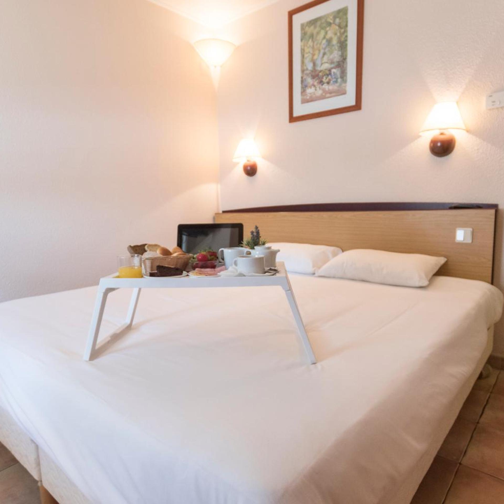 Room, Double Bed