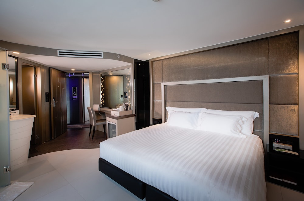 Azure Hotel Pattaya 11/32