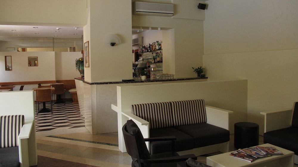 Hotel Romeo 42/47