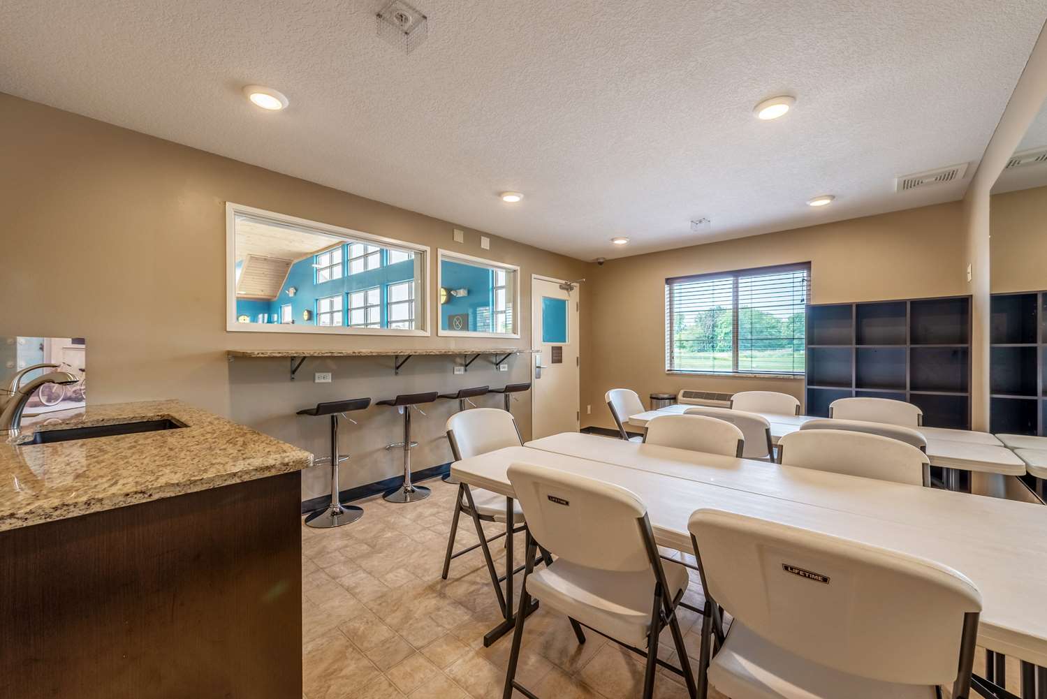 AmeriVu Inn and Suites - Chisago City 27/37