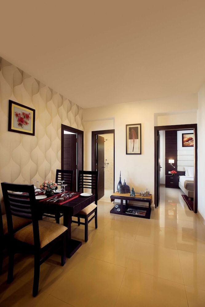 GOLDEN TULIP BHIWADI 23/33