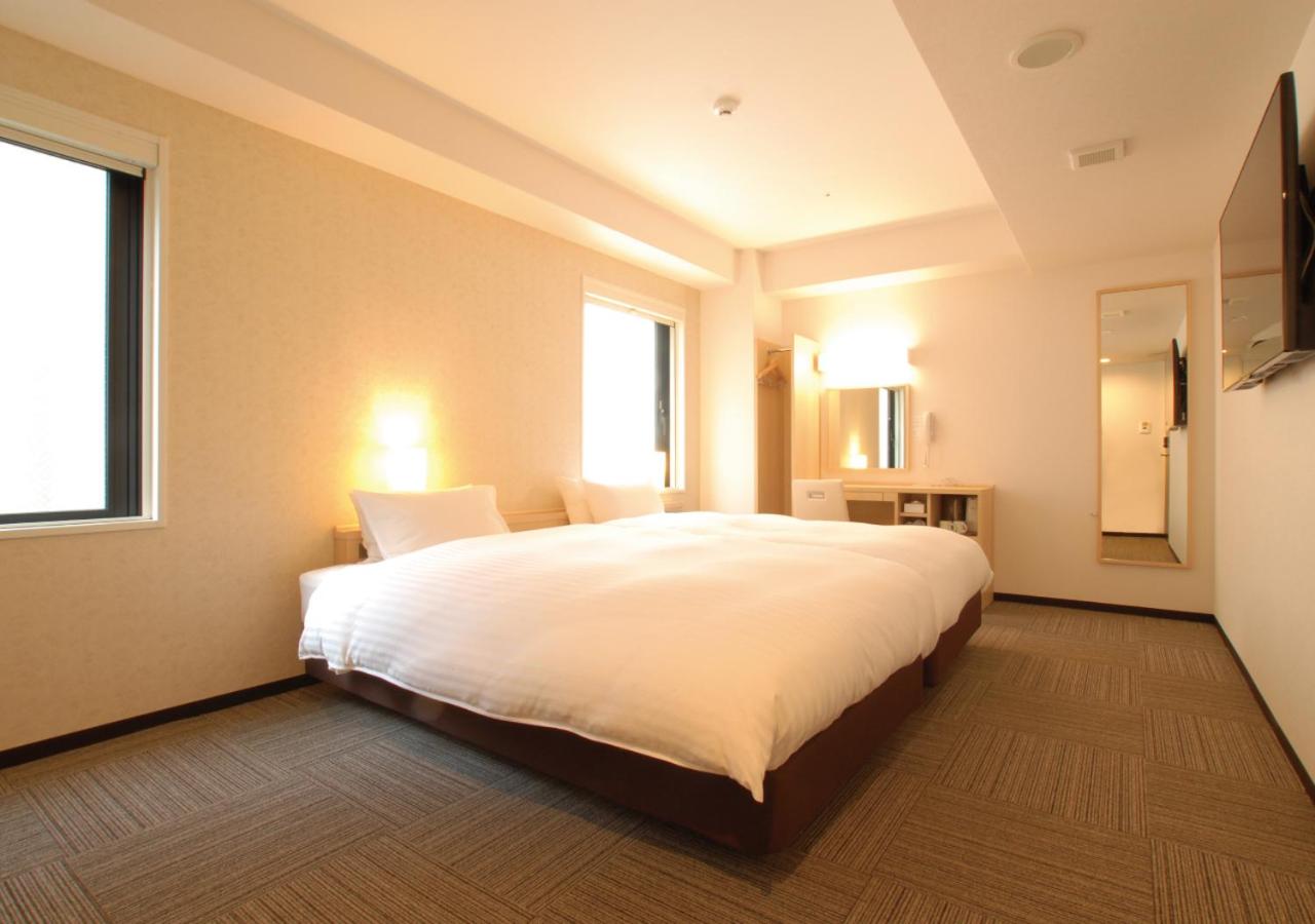 Universal, Twin Beds