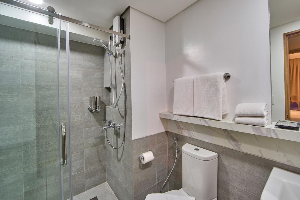 The Connor Serviced Residences Managed by HII 36/38