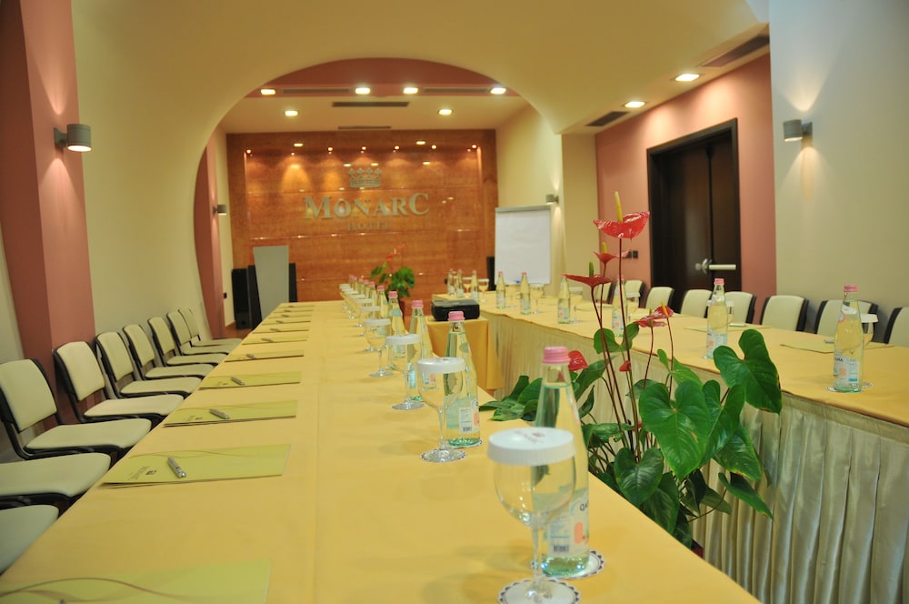 Monarc Hotel 50/58