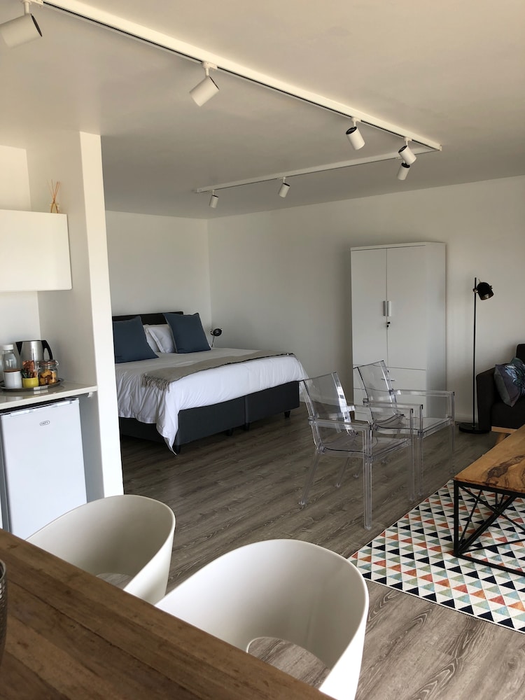Karee Manor Guesthouse 30/40