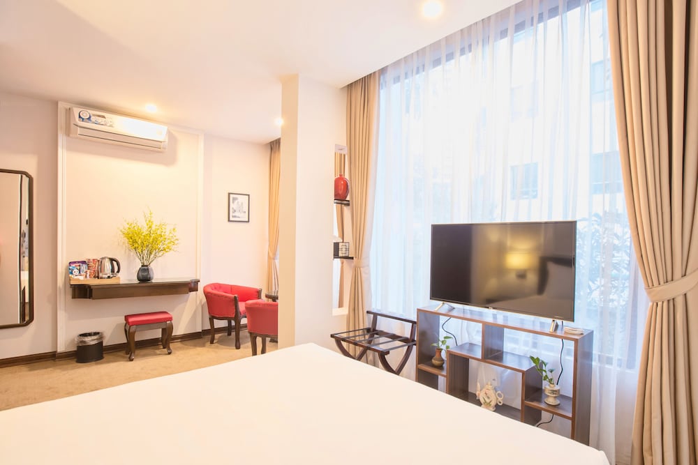 Dinh Ami Hanoi Hotel 28/63