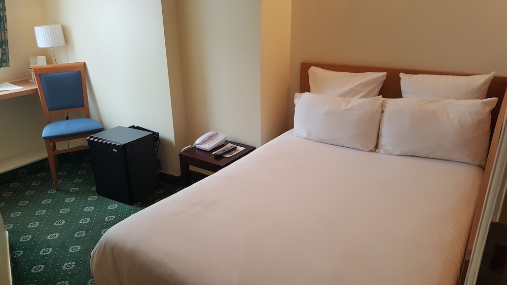 Hotel Saint Cyr Etoile 15/65