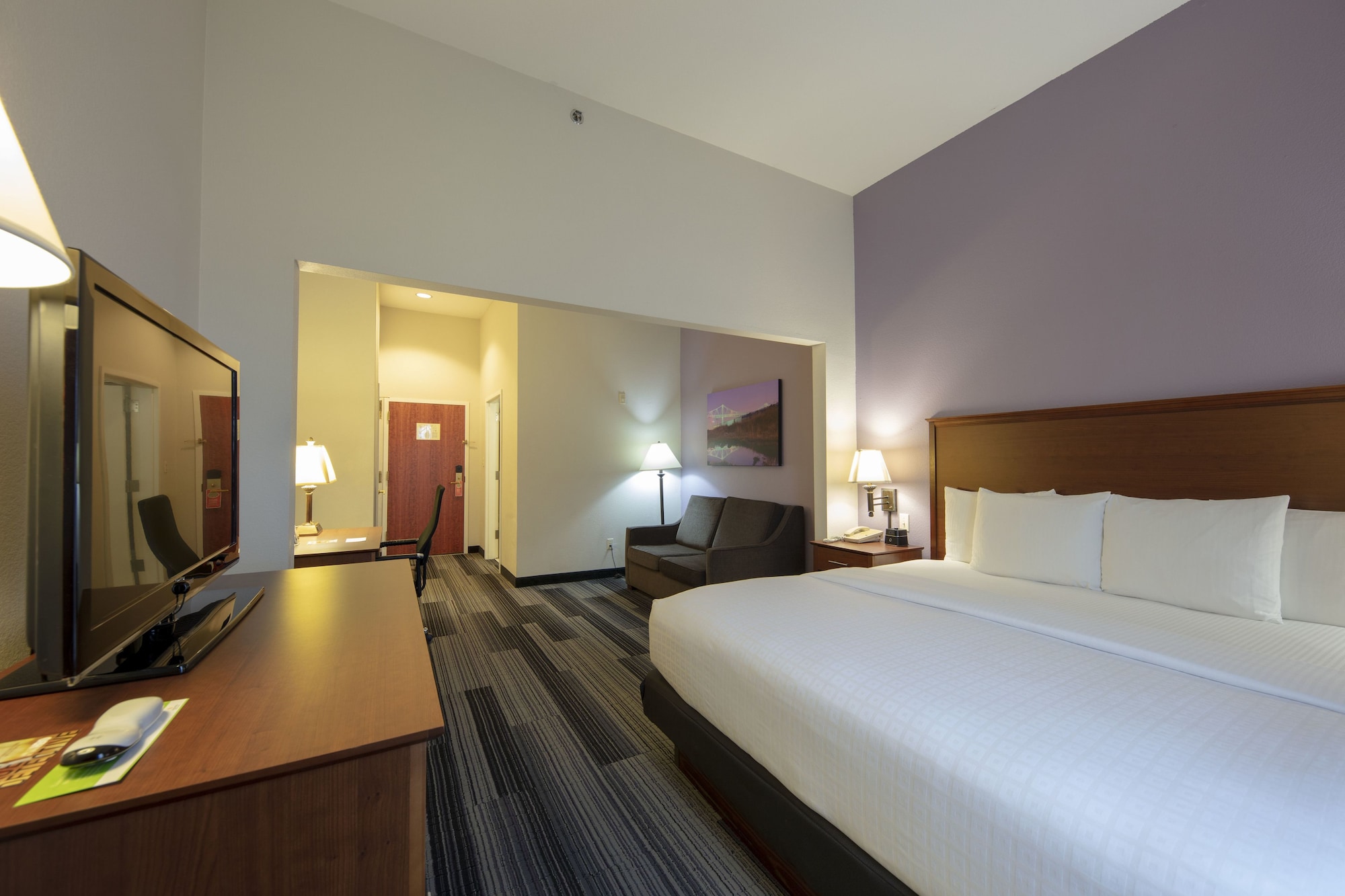 ROOM, KING BED