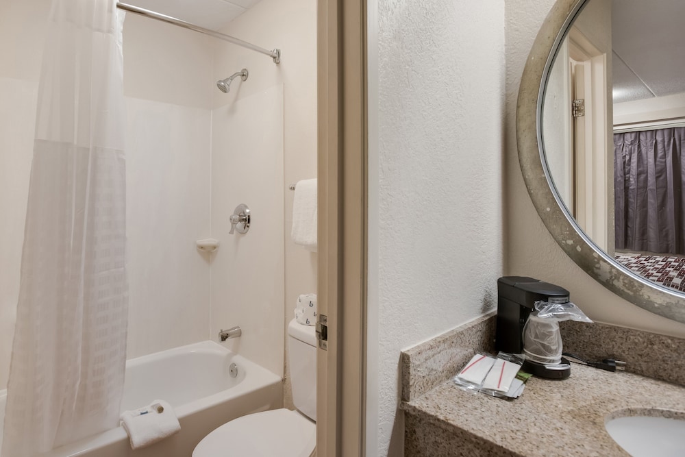 Red Roof Inn Philadelphia - Trevose 24/46