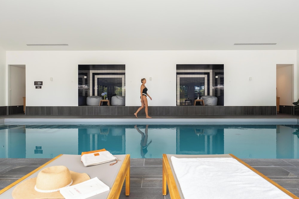 swimming pool spa