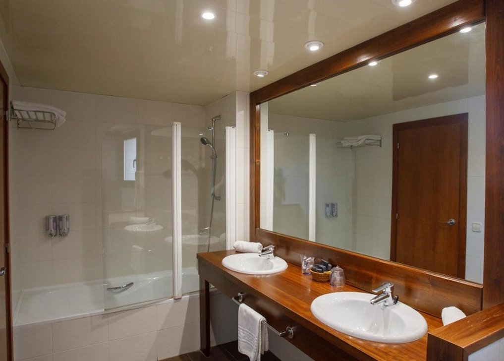 Gran Hotel Ciudad De Barbastro 25/28