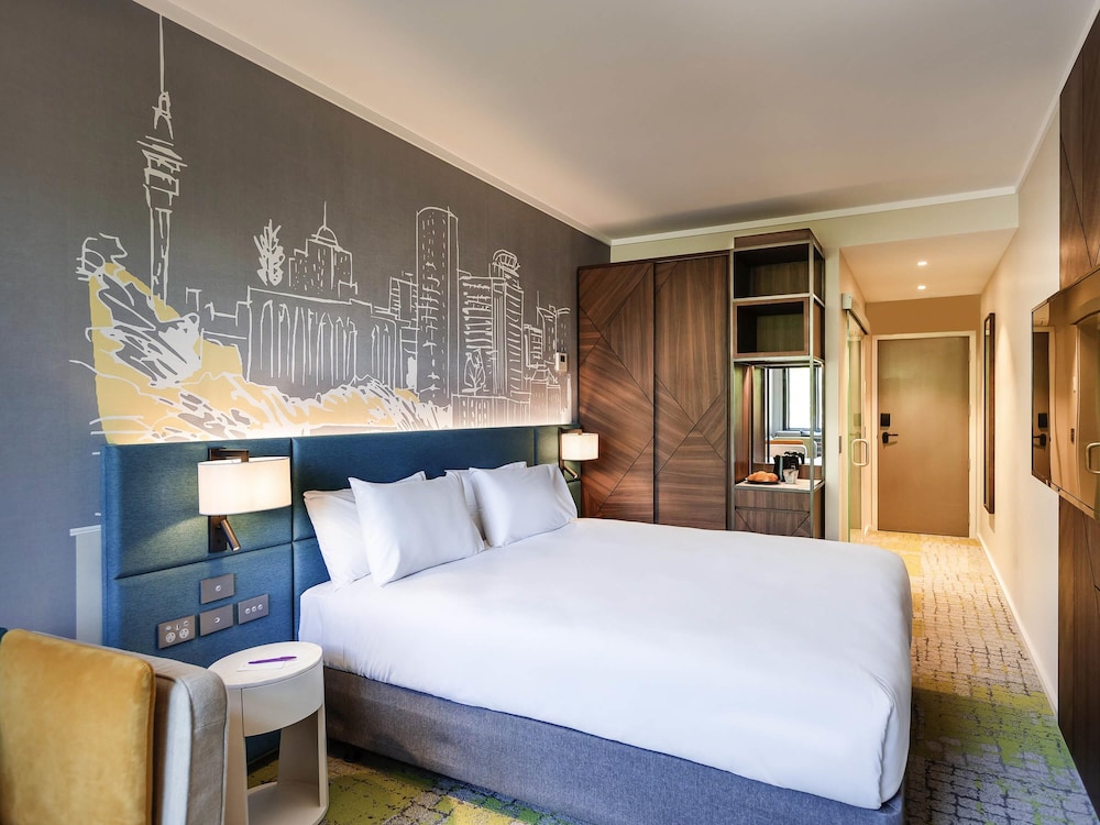 Mercure Auckland Queen Street 15/70