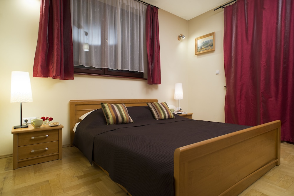 2 BEDROOMS, APARTMENT, MOUNTAIN VIEW, BALCONY